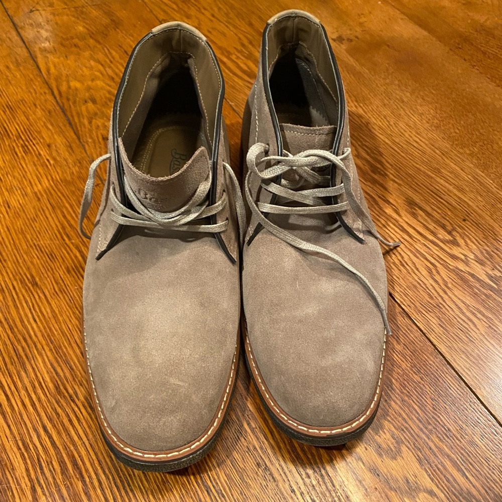 LIKE NEW Bass men’s mid suede shoes